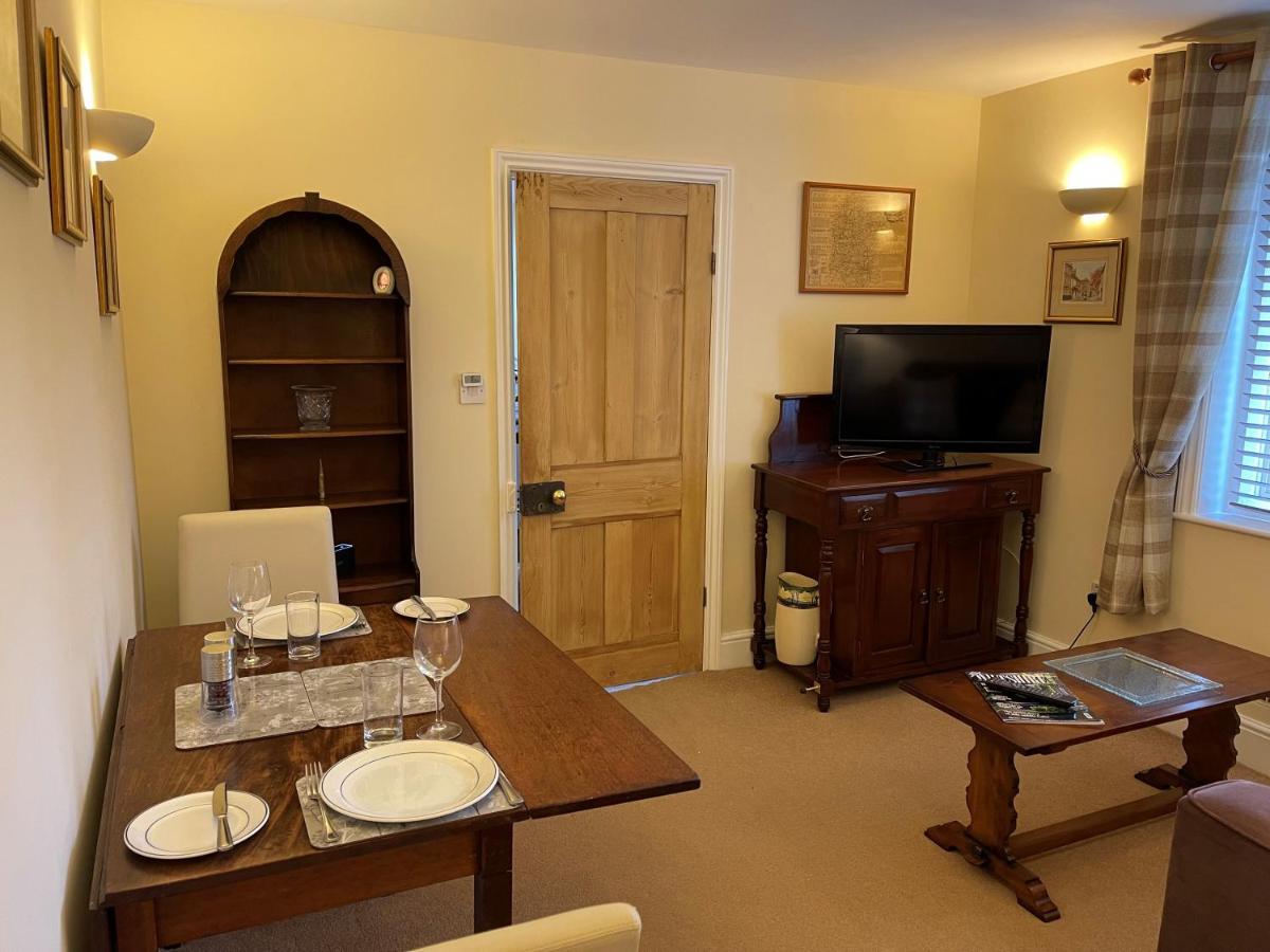 Ground Floor Garden Cottage, Near Stonehenge Shrewton Екстер'єр фото