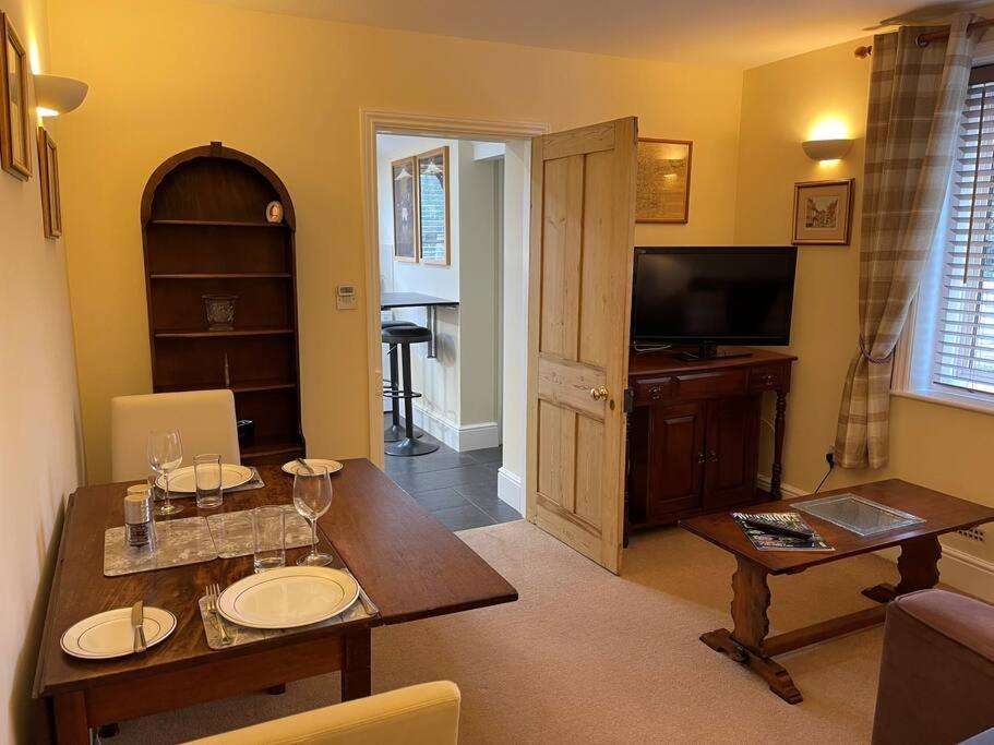 Ground Floor Garden Cottage, Near Stonehenge Shrewton Екстер'єр фото